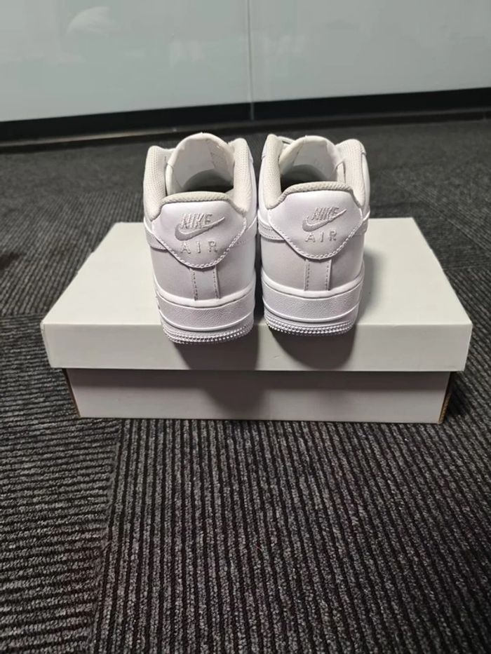 Nike Air Force 1 Taille 43 - photo numéro 4