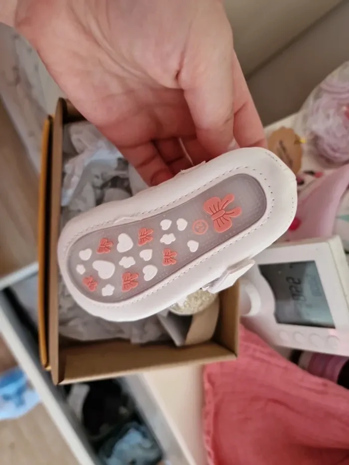 Chaussures bébé taille 12 - photo numéro 2