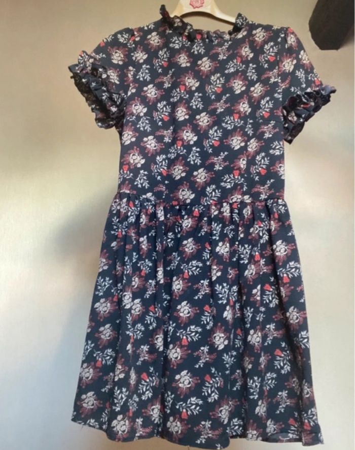 Robe noire à fleurs - photo numéro 2