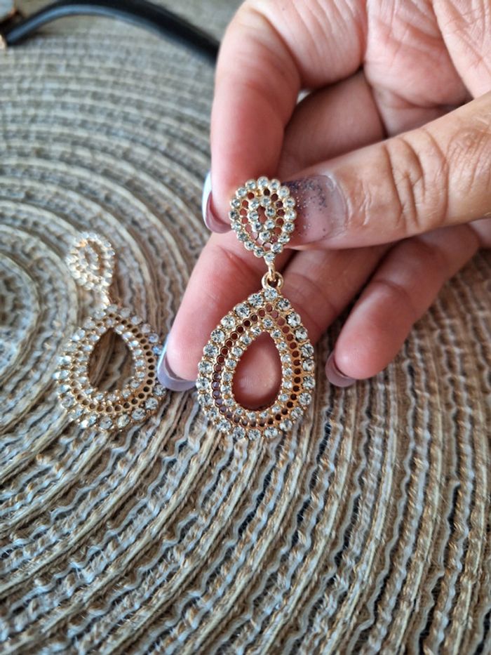 Boucles d'oreilles pendantes dorées - photo numéro 2