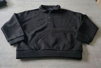 Pull noir avec col