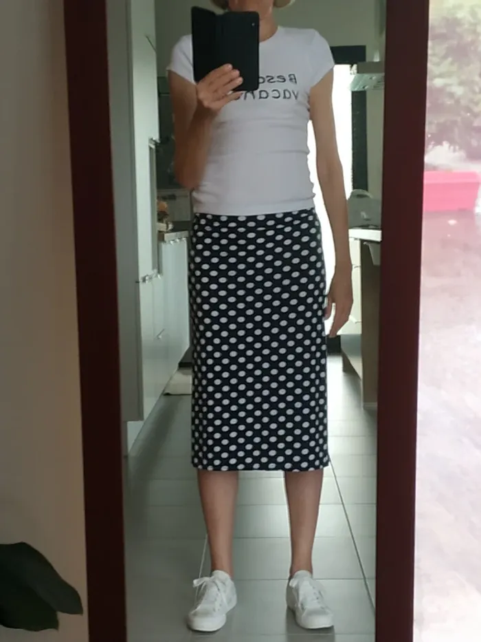 Jupe en jersey noire à pois blancs - photo numéro 3
