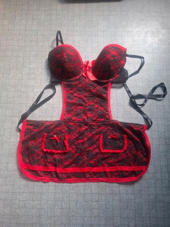 Tenue sexy rouge et noire