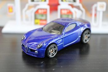 Hot Wheels Alfa Rom&o 8C competizione