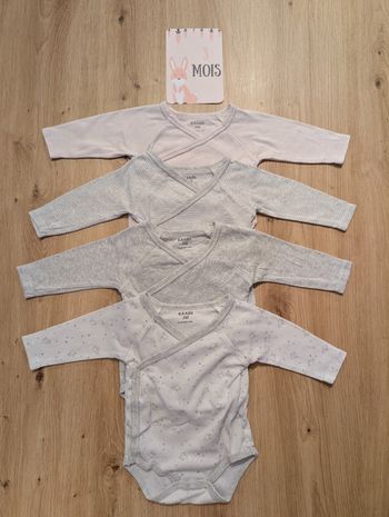 Lot de 4 bodies rose et gris, 3 mois, Kiabi