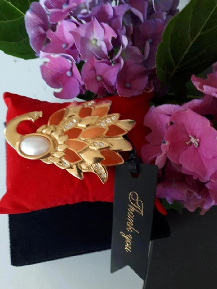 Broche paon vintage plaqué or avec boîte en velure - photo numéro 2