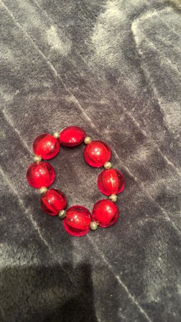 Bracelet rond rouge avec métal tout autour - photo numéro 3