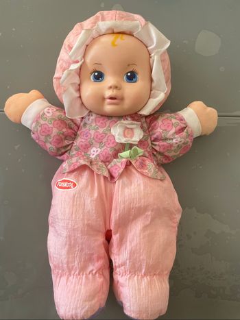 Poupée doudou Playskool rose pâle avec bruit