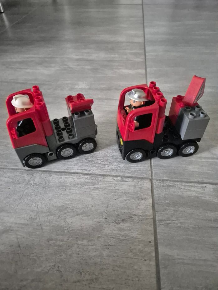 Deux petits camions LEGO DUPLO pompier - photo numéro 5