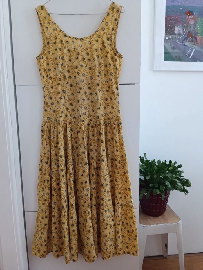 Robe vintage longue Boutonnée dos
Imprimé tournesols