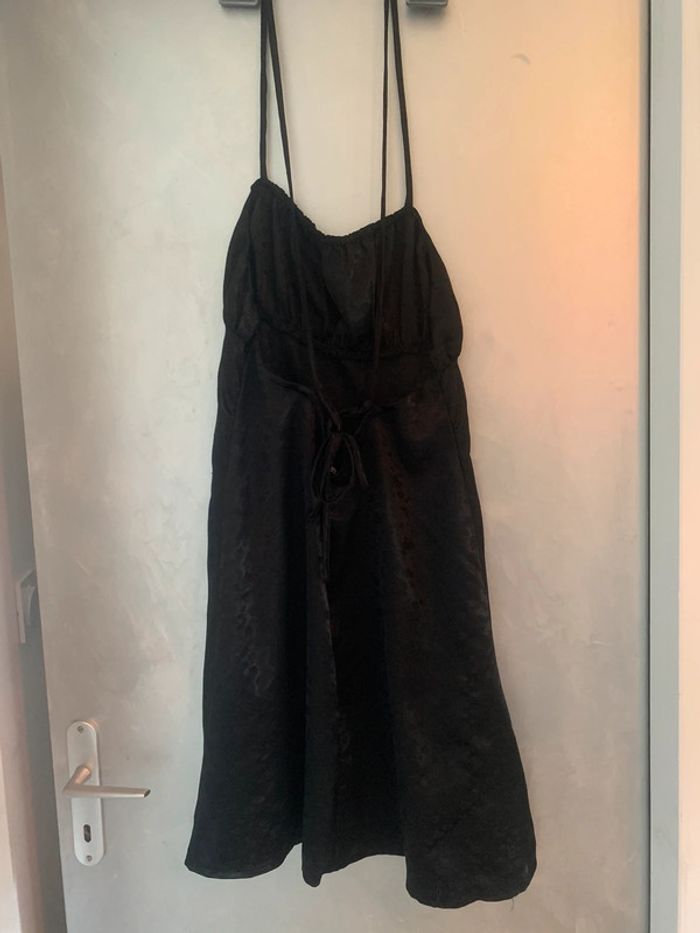 Robe noire - photo numéro 2