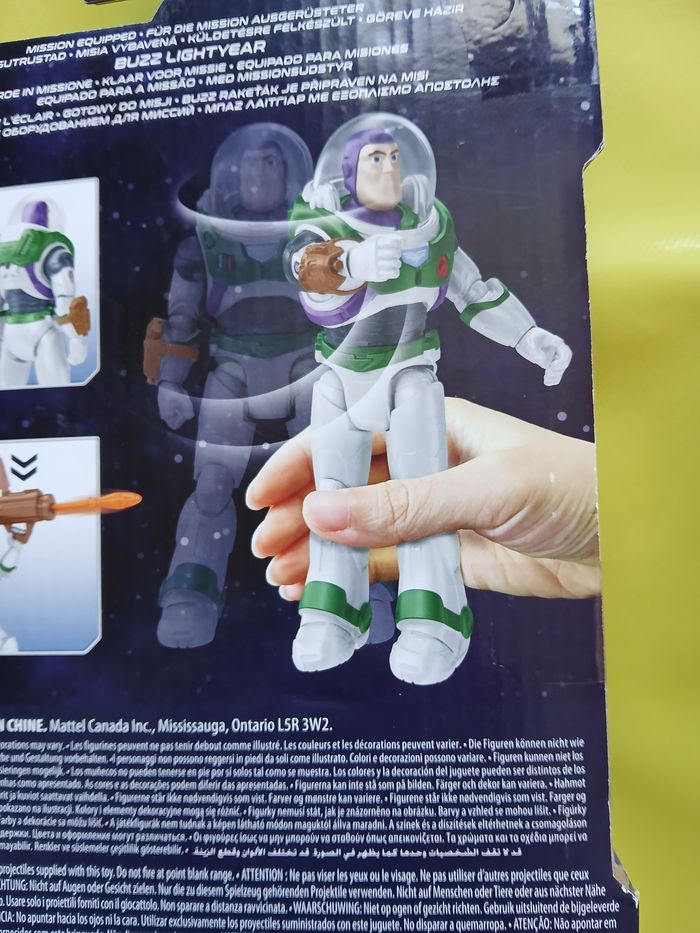 Figurine Buzz l'éclair avec son équipement  Disney Pixar MATTEL - photo numéro 3