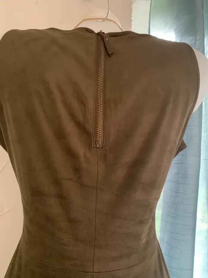 Robe stradivarius effet daim vert kaki taille M taille 38 - photo numéro 8