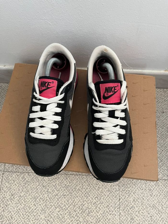 Baskets Nike Pegasus Taille (37.5) - photo numéro 4