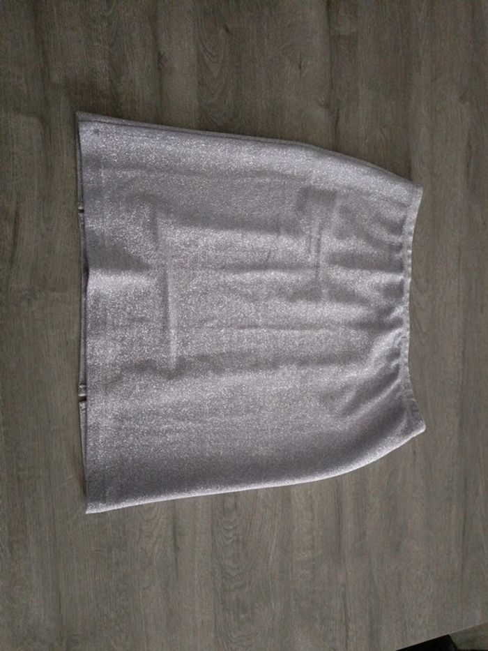 Mini-jupe lilas scintillante // deux petites fentes Jennyfer - Taille S - photo numéro 4