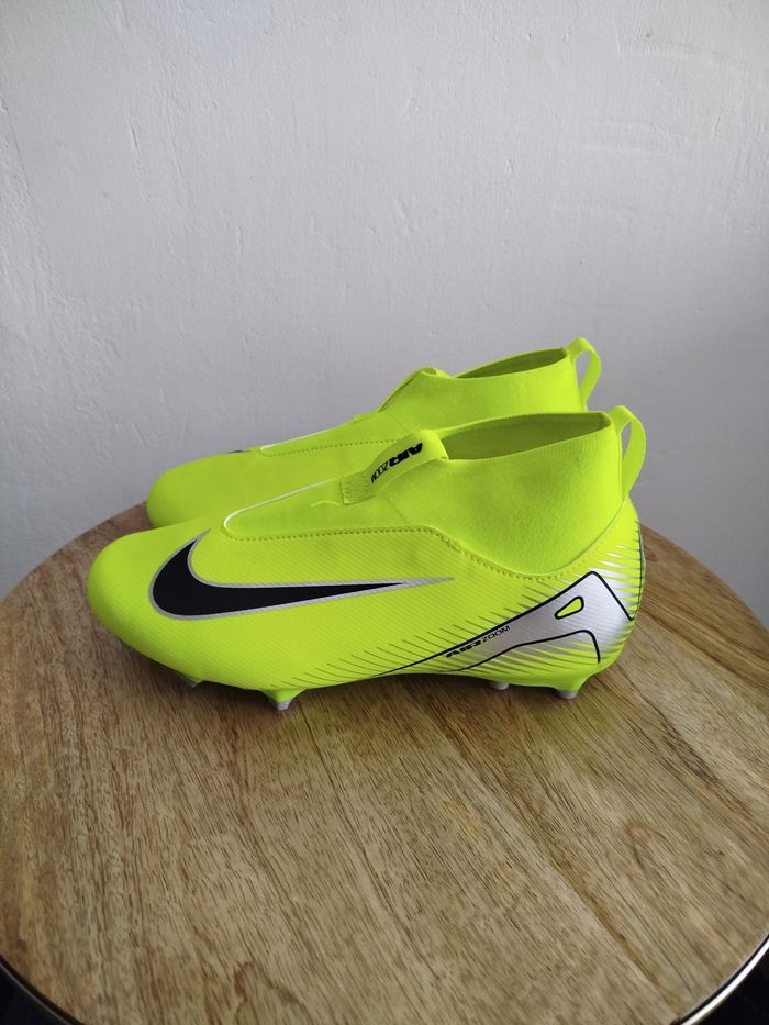 Crampons Nike T 38,5 - photo numéro 4