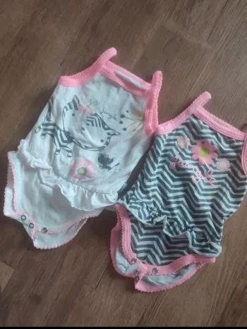 Lot de 2 bodys a bretelles 3 mois