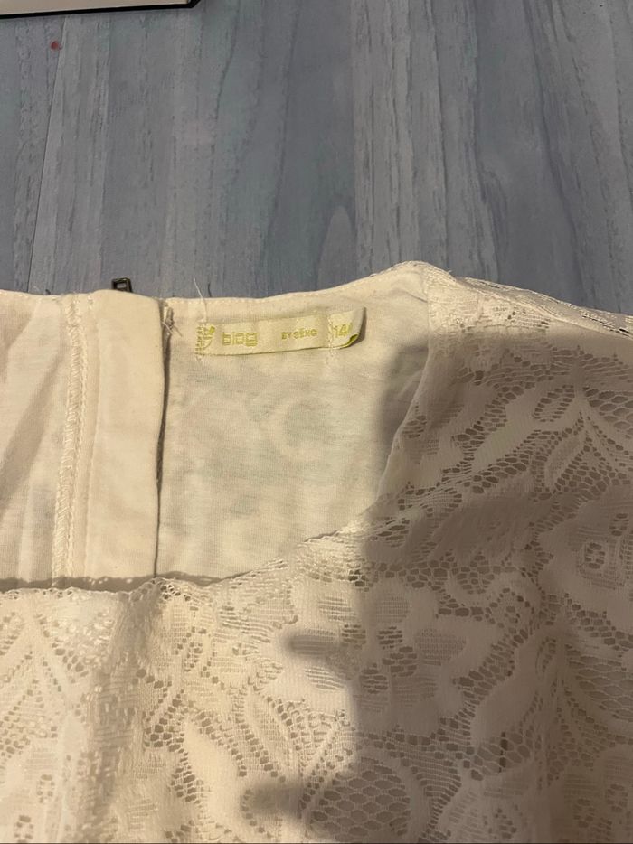 Robe avec dentelles - photo numéro 3