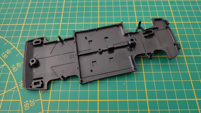 Châssis exterieur pièce détachée miniature Porsche 959 1/24 Burago #B46