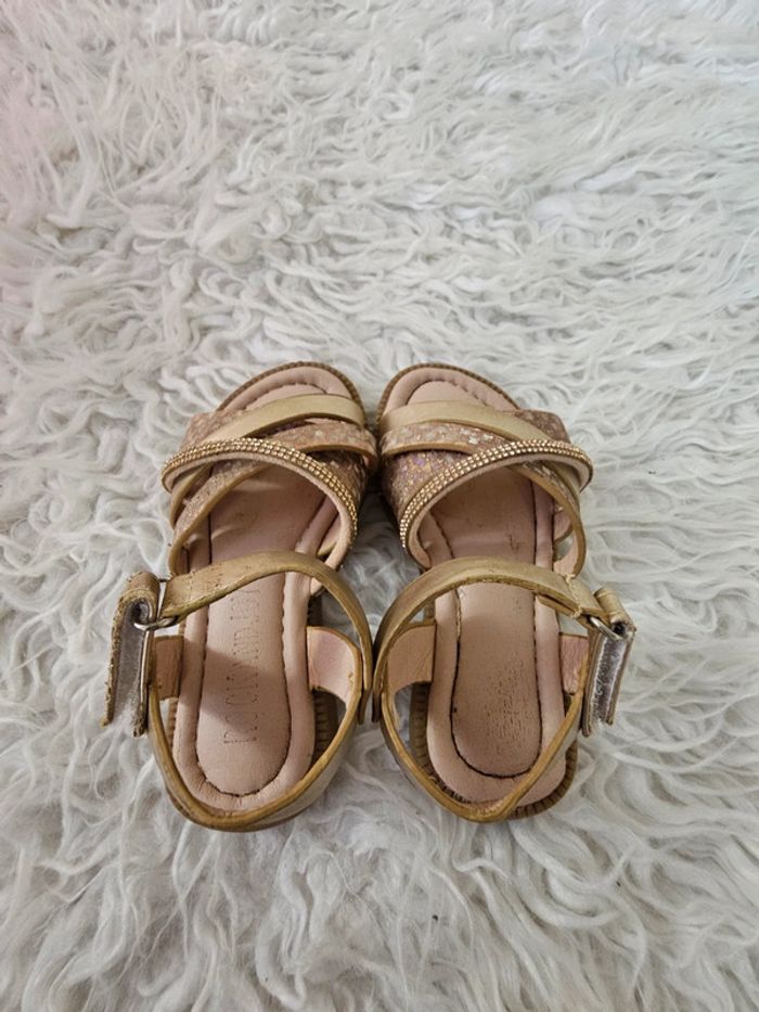 Sandales couleur or avec strass taille 25 - photo numéro 2