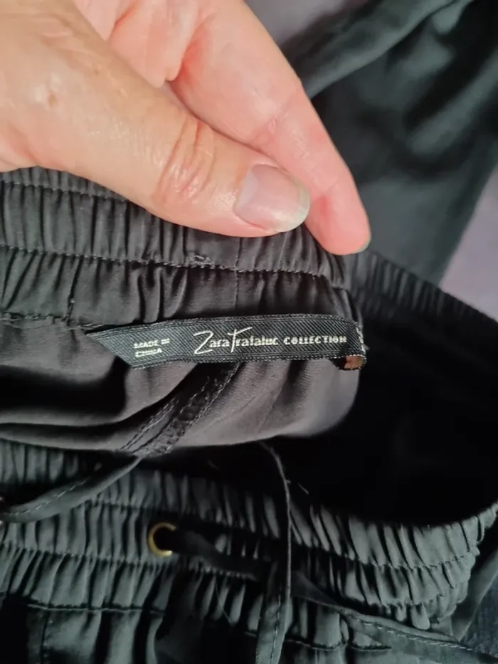 Pantalon  Zara noir élastiqué satin taille S - photo numéro 4