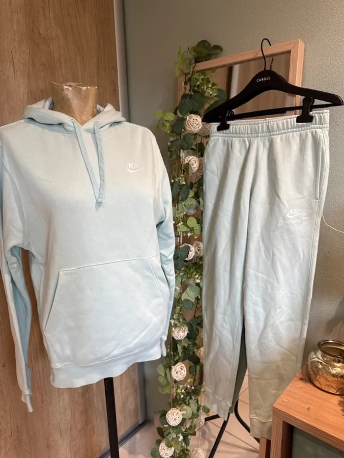 Très beau jogging à capuche femme vert pastel