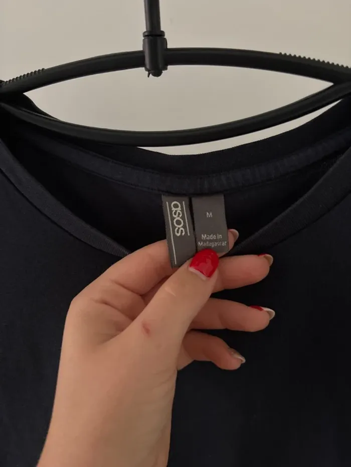 TEE shirt bleu marine ceintré ASOS col rond - photo numéro 2