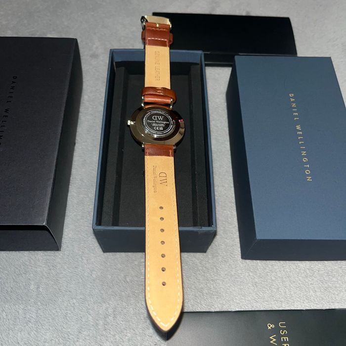 Montre Daniel Wellington Classic St Mawes 36mm Femme/Homme cuir brun - photo numéro 4