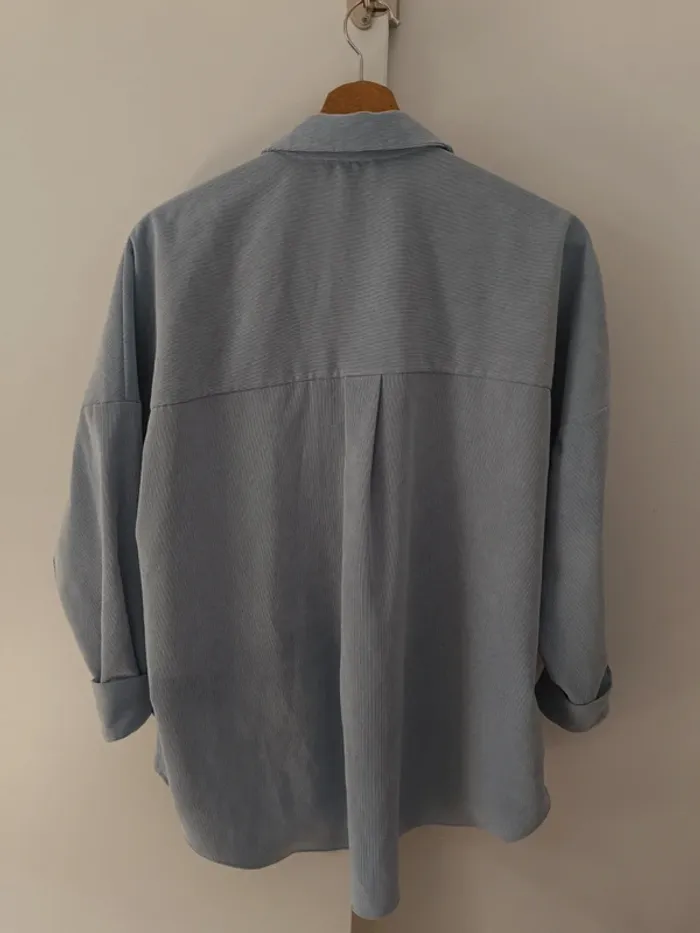 Chemise Bershka bleu ciel en velours - photo numéro 4