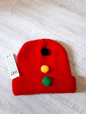Bonnet rouge enfants neuf avec etiquette