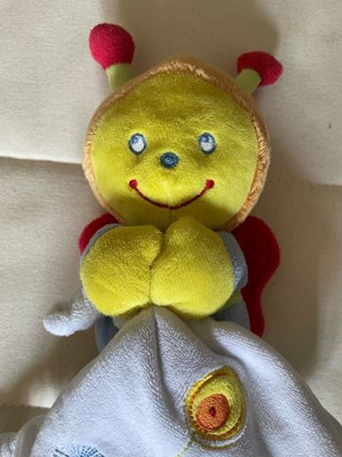 NEUF Doudou Abeille NEUF marque pommette - photo numéro 2