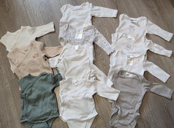 Bodys - taille 1 mois