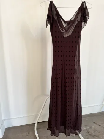 Robe longue robe du soir à pois en soie aubergine violet Apostrophe