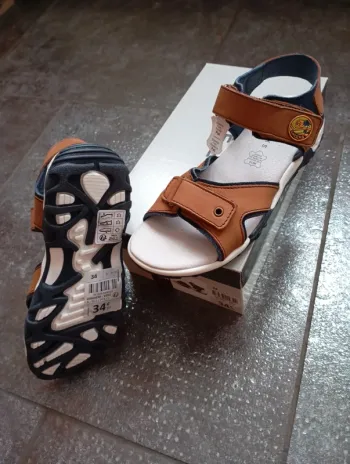 Sandales neuves Creeks p.34 cuir