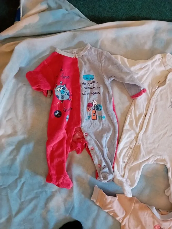 Pyjamas velours 6 mois - photo numéro 4