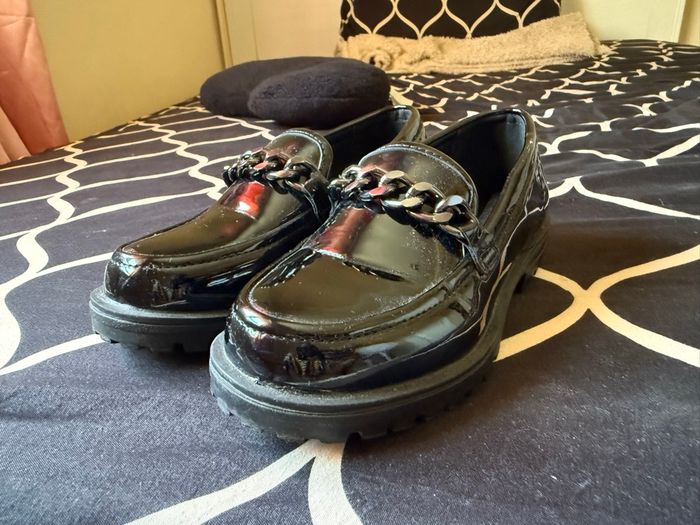 Mocassins vernis noirs avec chaîne – Pointure 31 - photo numéro 8