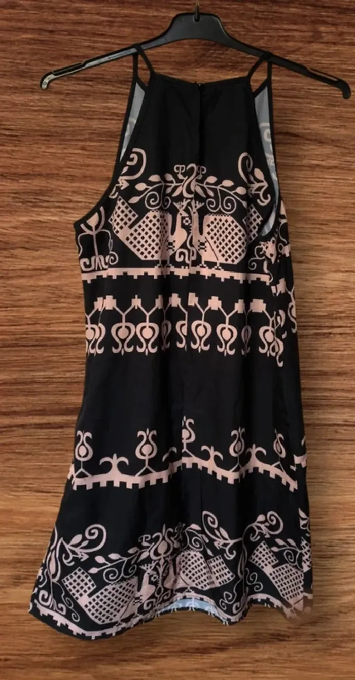 🌸 Robe noire à motifs roses XS/S 🌸 - photo numéro 2