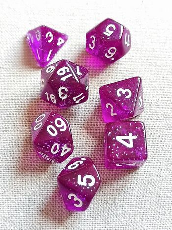 Lot de 7 dés polyédriques violets à paillettes originaux pour activités