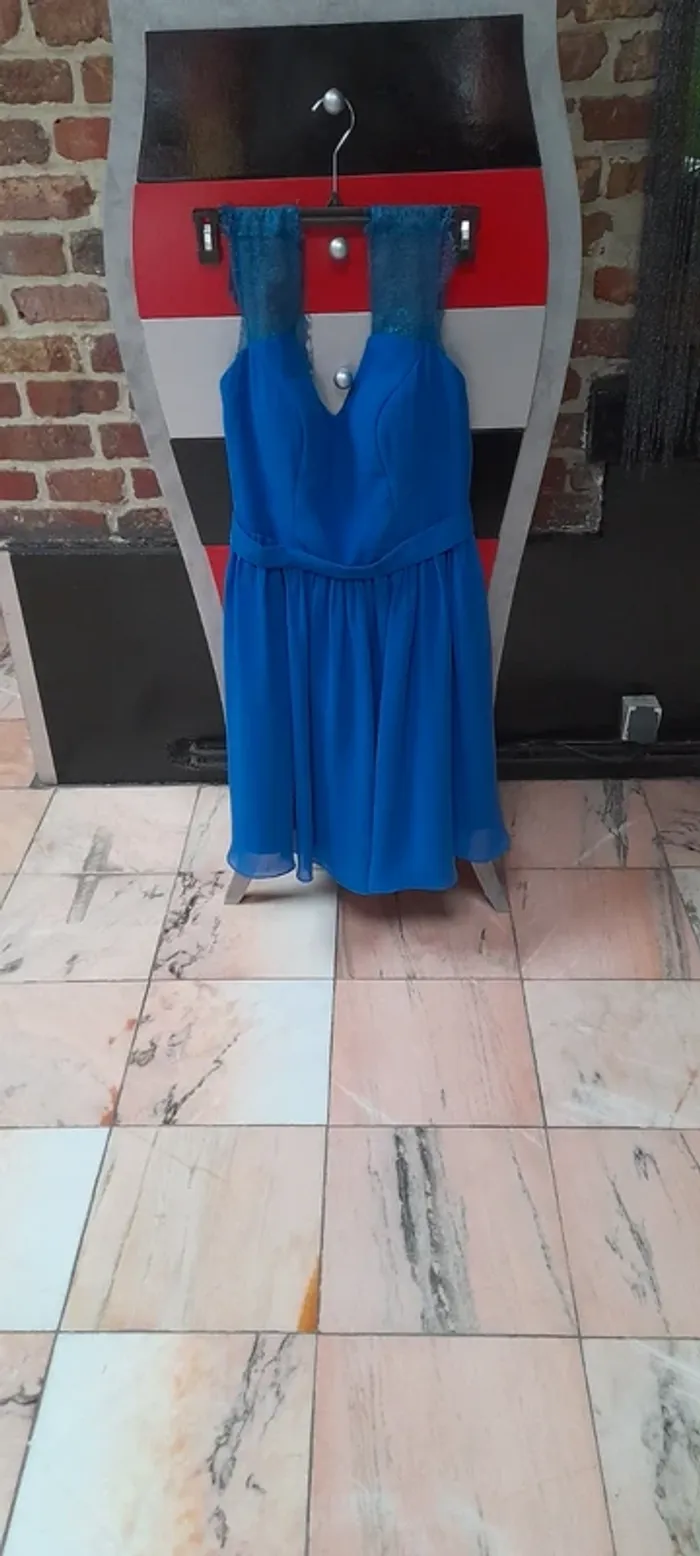 Robe jj's house