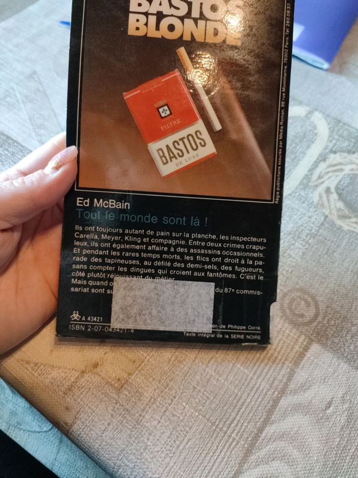 Tout le monde sont là, livre de macben de la collection carré noir - photo numéro 2