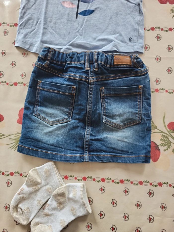Ensemble jupe tee shirt chaussettes - photo numéro 4