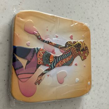 Boîte en fer 10x10x 2 cm