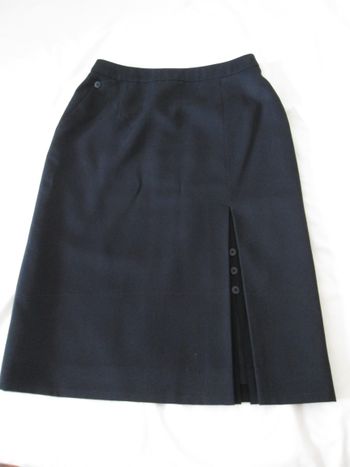 Jupe marine à boutons 