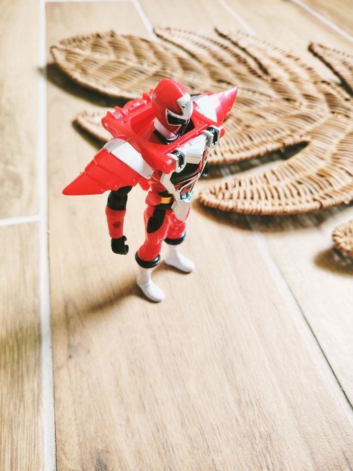 🙅 Power rangers ninja steel deluxe figurine Maître Ninja rouge or avec bouclier étoile amovible - photo numéro 4