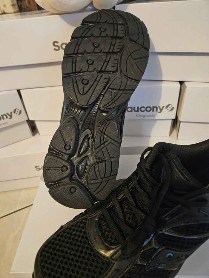 SAUCONY Omni9 taille 41neuves - photo numéro 3