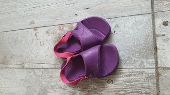 Chaussures de piscine mer plage taille 20 21 mais correspond a une taille 19 en  très bon état