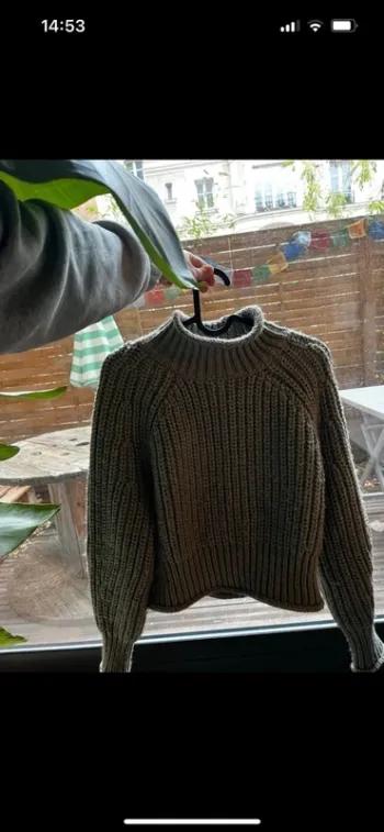 Pull court en maille vert clair