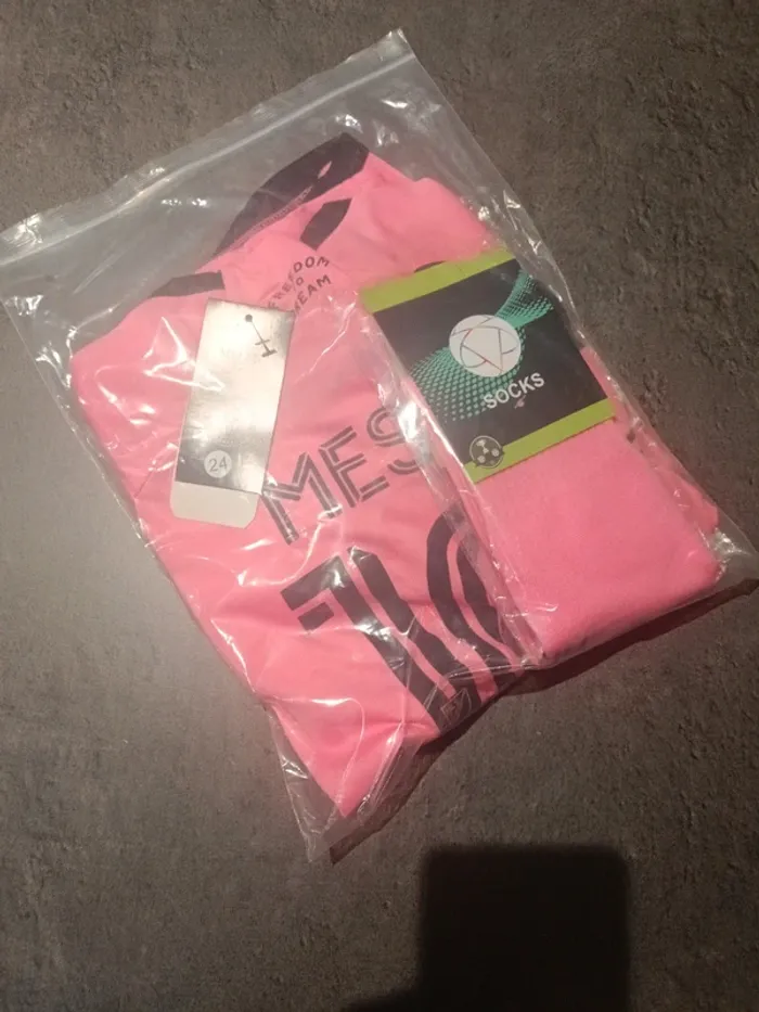 Tenue foot Léo Messi Inter Miami rose. T.24 - photo numéro 5