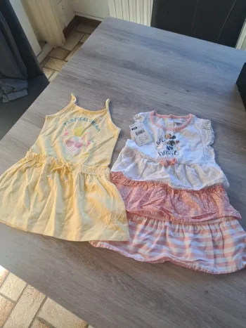2 robes neuves taille 2 ans