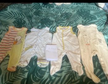 Lot de 4 grenouillère sans manche taille 3 mois